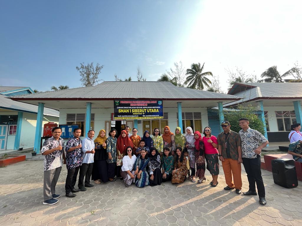 Perayaan Hari Batik Nasional di SMAN 1 Siberut Utara: Mengenang Warisan Budaya Indonesia