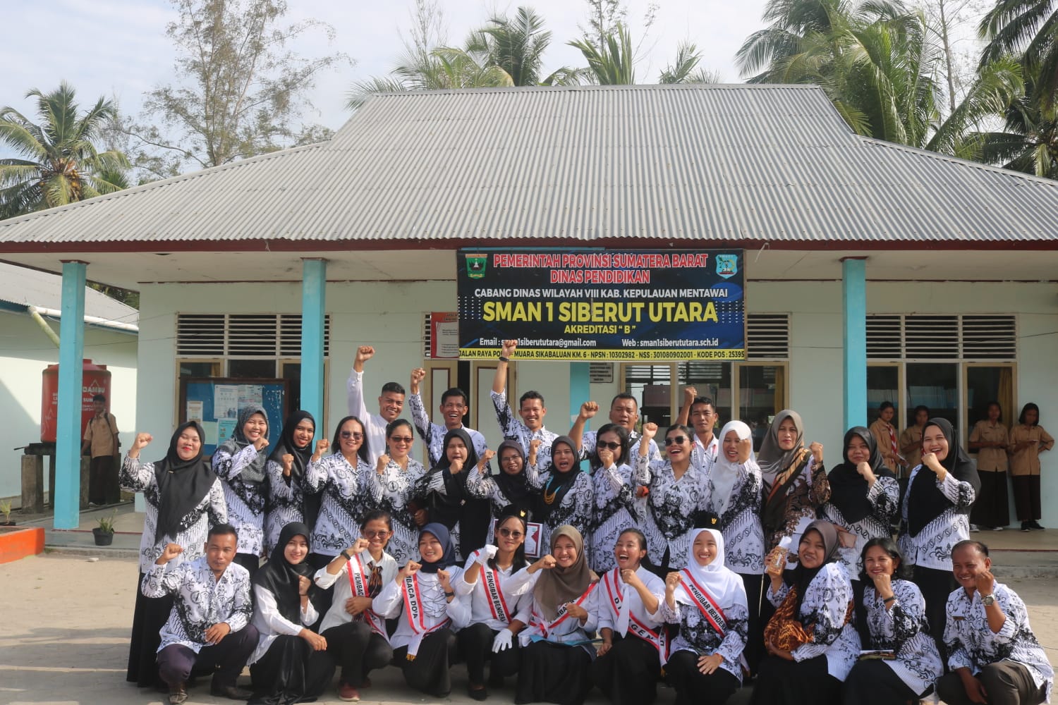 Hari Guru Penuh Semangat di SMAN 1 Siberut Utara