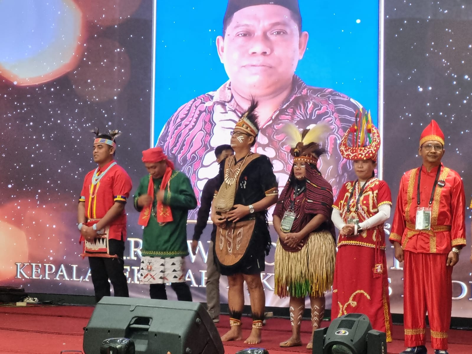 Kepala Sekolah SMAN 1 Siberut Utara Raih Prestasi Gemilang dalam Hari Guru Nasional